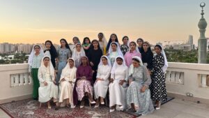 Read more about the article عرض أزياء مكرم مرزوقي